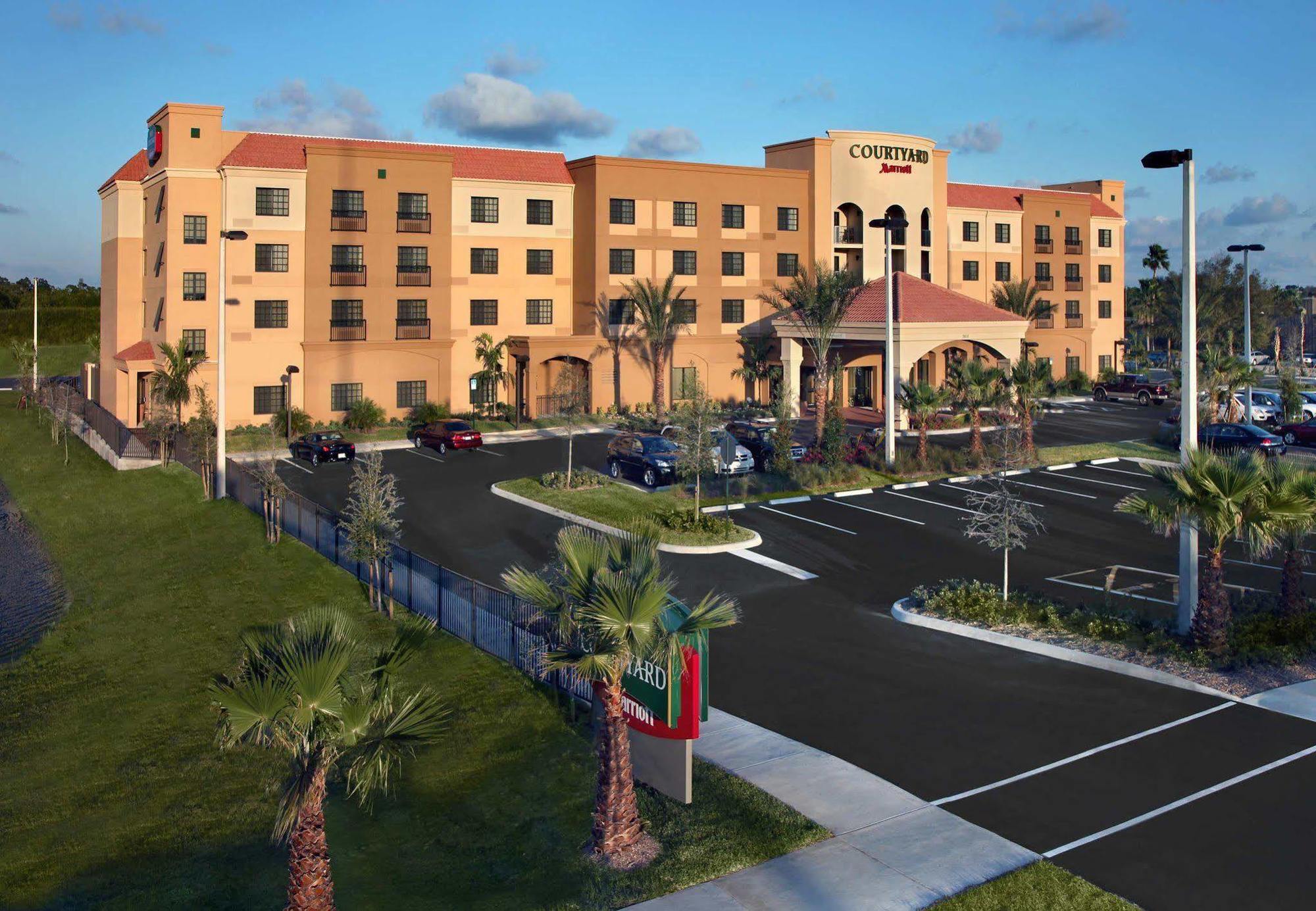Courtyard By Marriott Stuart Hotel Bagian luar foto